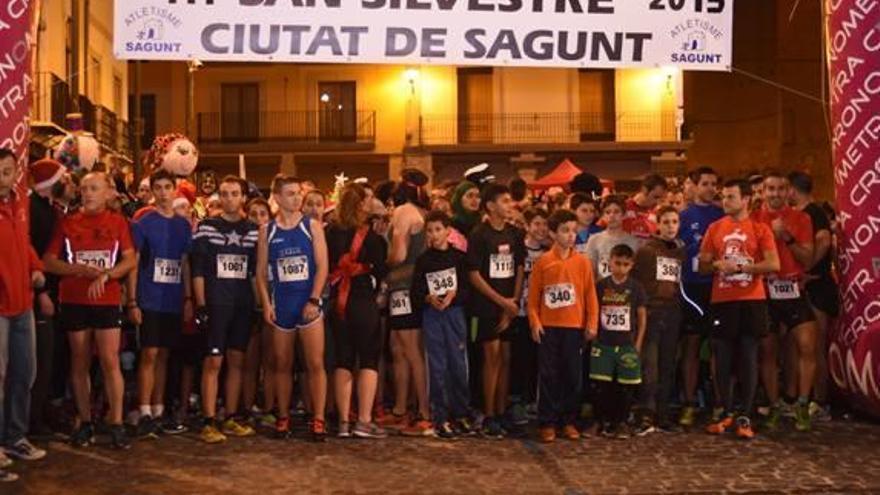 La San Silvestre de Sagunt premia mañana a los mejores disfraces colectivos  - Levante-EMV