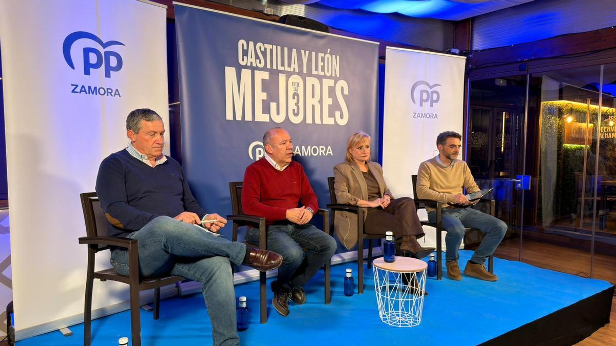 Representantes del PP de Zamora en el acto de ayer en Mózar.