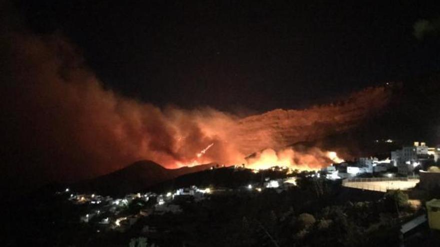 Continúa en Gran Canaria la lucha sin cuartel contra el fuego