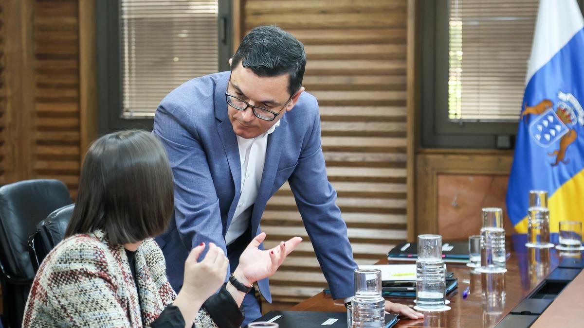 Pablo Rodríguez y Migdalia Machín, en el Consejo de Gobierno este lunes