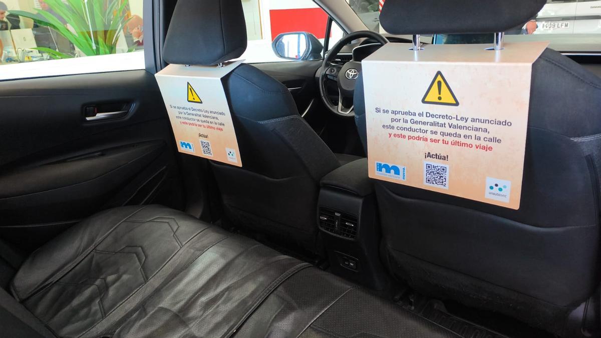 Interior de un vehículo VTC con el mensaje reivindicativo.