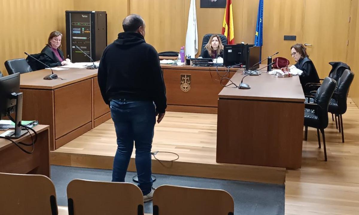 El acusado, durante su declaración en el juicio, este martes. | FDV