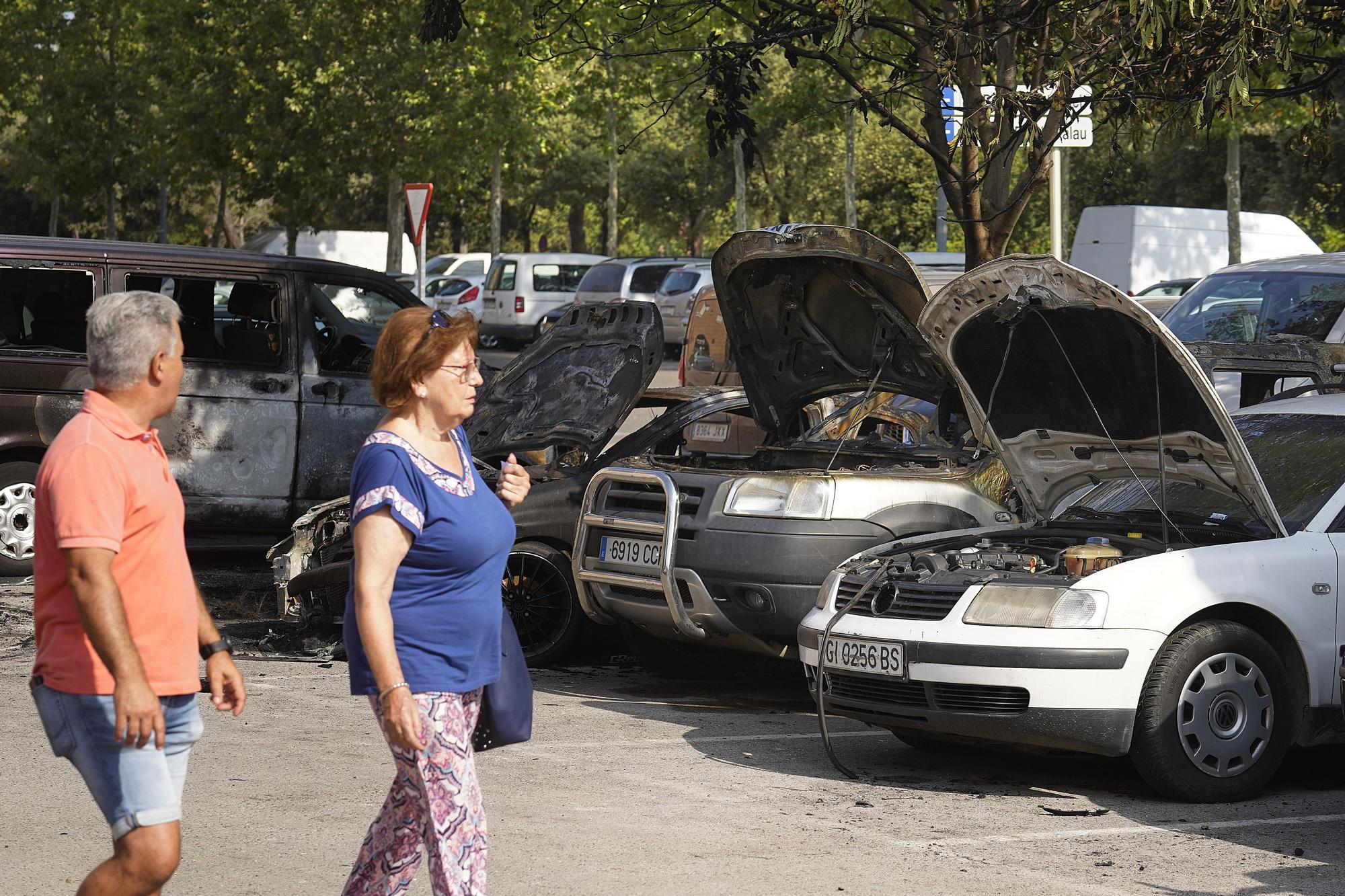 Incendi de vehicles al pàrquing del parc del Migdia