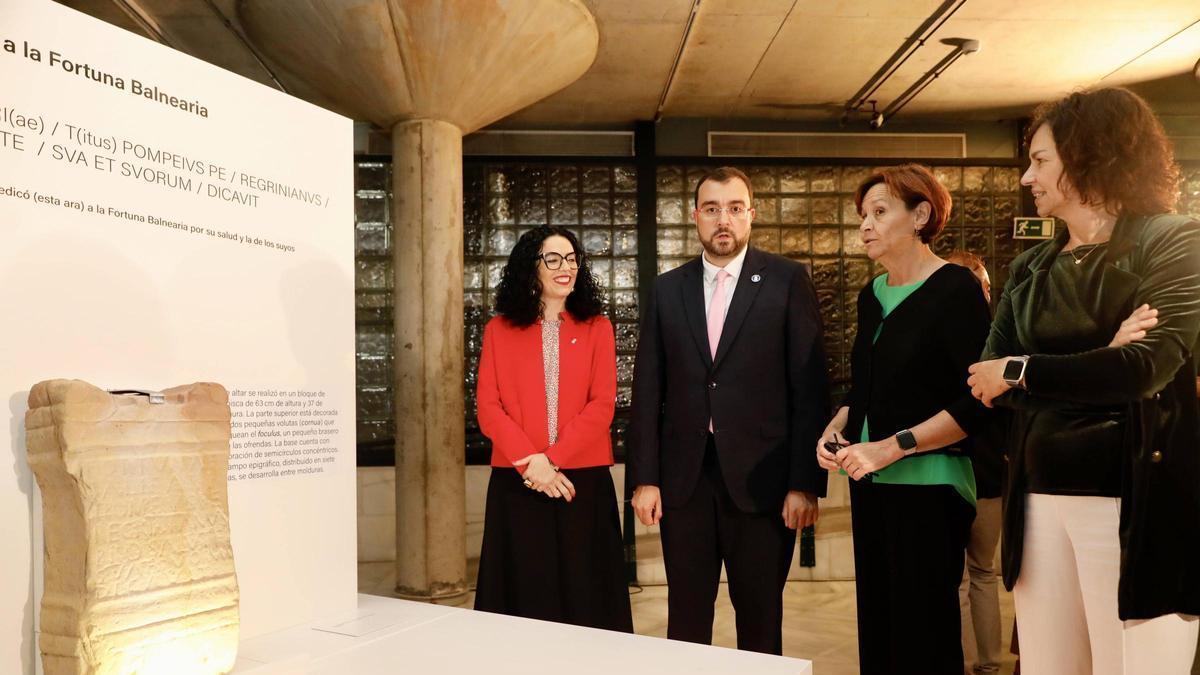 Vanessa Gutiérrez, Adrián Barbón, Carmen Moriyón y Montserrat López Moro, con la Fortuna Balnearia en 2024.