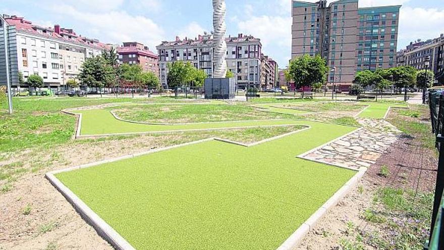 Langreo mejorará      su handicap Dos campos de ocho hoyos en los jardines del parque