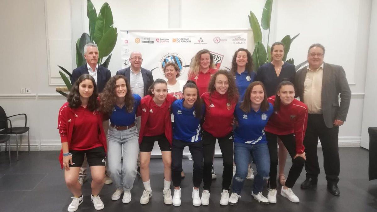 Jugadoras, dirigentes del Intersala y del fútbol Emotion y autoridades, en la puesta de largo del Intersala10.