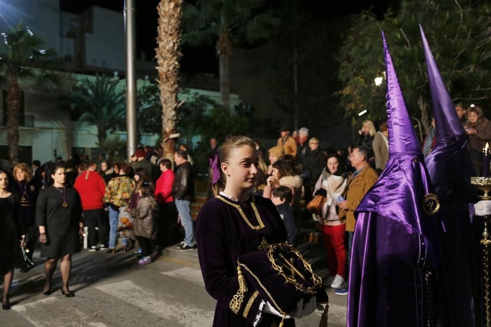 Miles de personas contemplaron el paso de las imágenes de las seis cofradías que participan en Lunes Santo