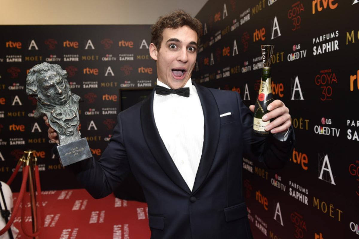 La alegría de Miguel Herrán tras alzarse con el Premio Goya