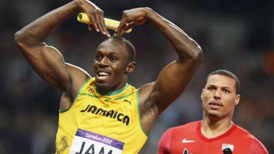 Bolt finaliza con récord mundial