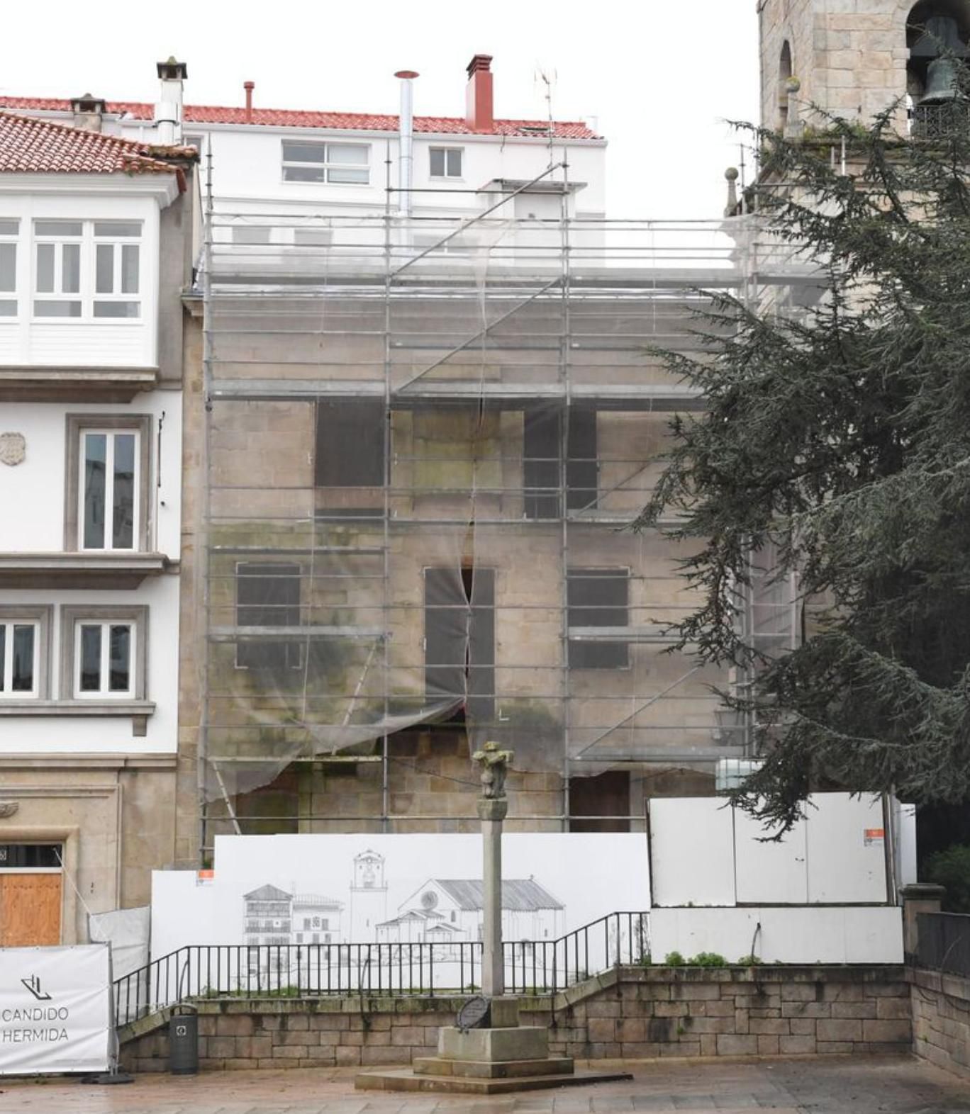 El edificio de la Casa da Reixa Dourada, en obras. |  Carlos Pardellas