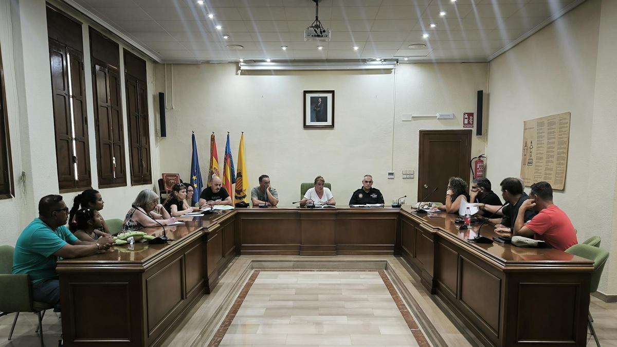 Segunda reunión de la alcaldesa y técnicos con afectados por el derrumbe Benetússer.