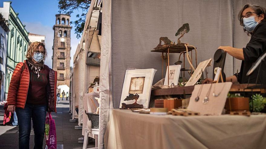 Tenerife celebra su mercadillo de Navidad en el verano