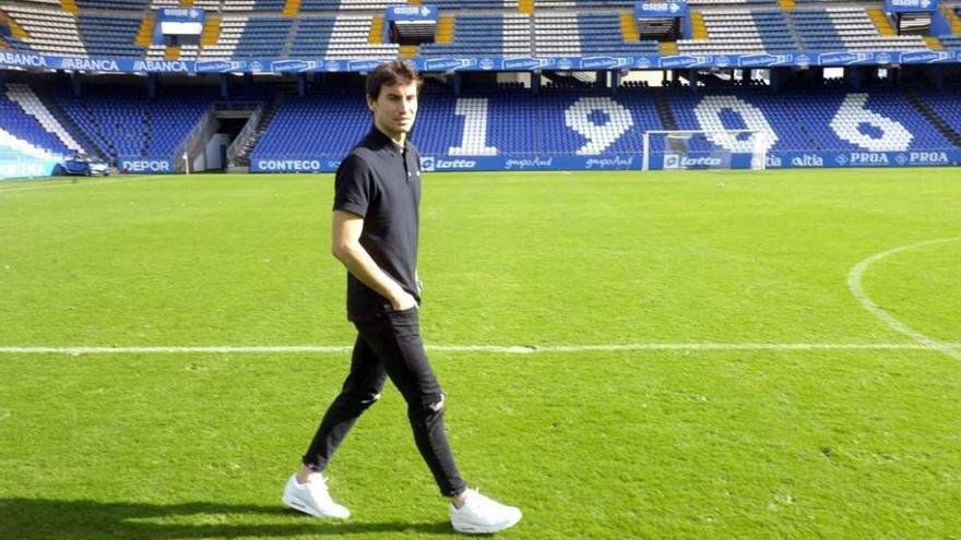 El coruñés Pedro Mosquera, ayer sobre el césped de Riazor.