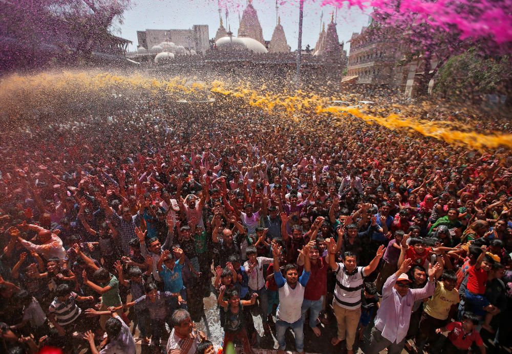 El Holi Festival de la India da la bienvenida al buen tiempo