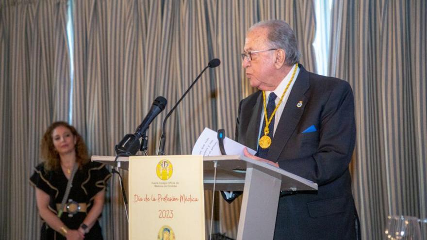 El doctor Diego Murillo, distinguido por su labor en la profesión