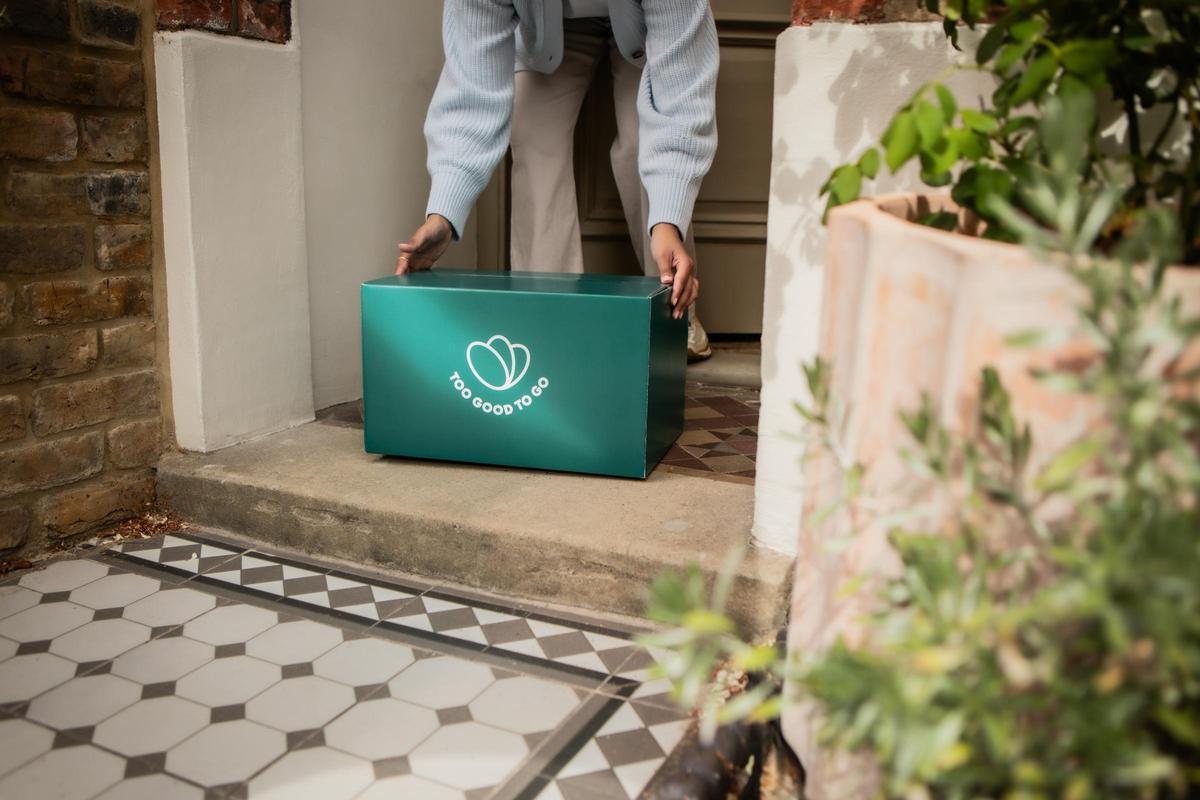 Aspecto de las nuevas cajas despensa de Too Good To Go, que se reparten a domicilio.