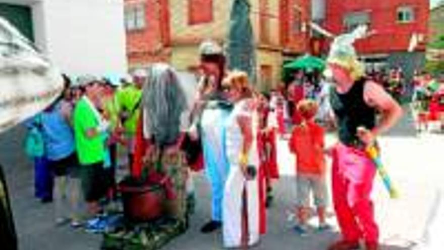 El pueblo disfruta de una gran boda romana