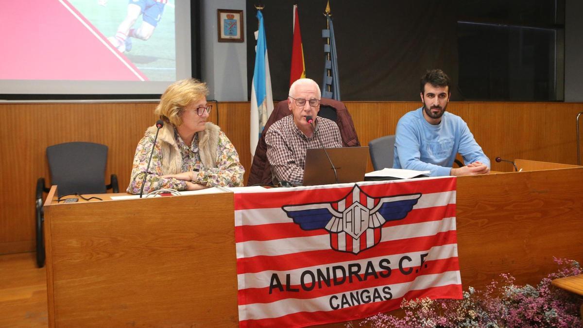 Una asamblea anterior del Alondras.