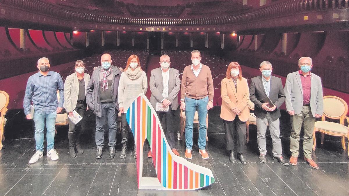 José David Busquier, Andrea Paños, Gabriel Segura, Noemí Navarro, José Vicente Cabezuelo, Rubén Alfaro, Rosario Navalón, José Ferrándiz y Aniceto Pérez, antes del inicio de la Mesa de Trabajo.