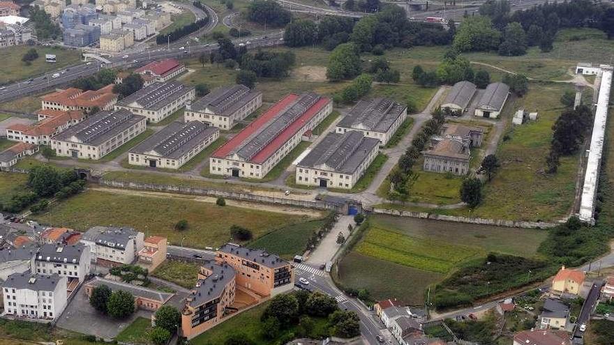 Vista aérea de la fábrica de armas de A Coruña, en el lugar de Pedralonga.