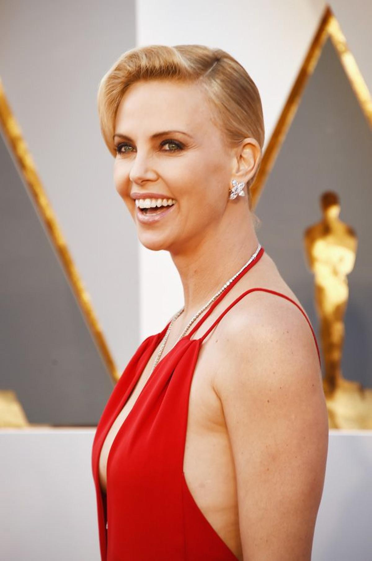 Premios Oscar 2016: los pendientes de Charlize Theron