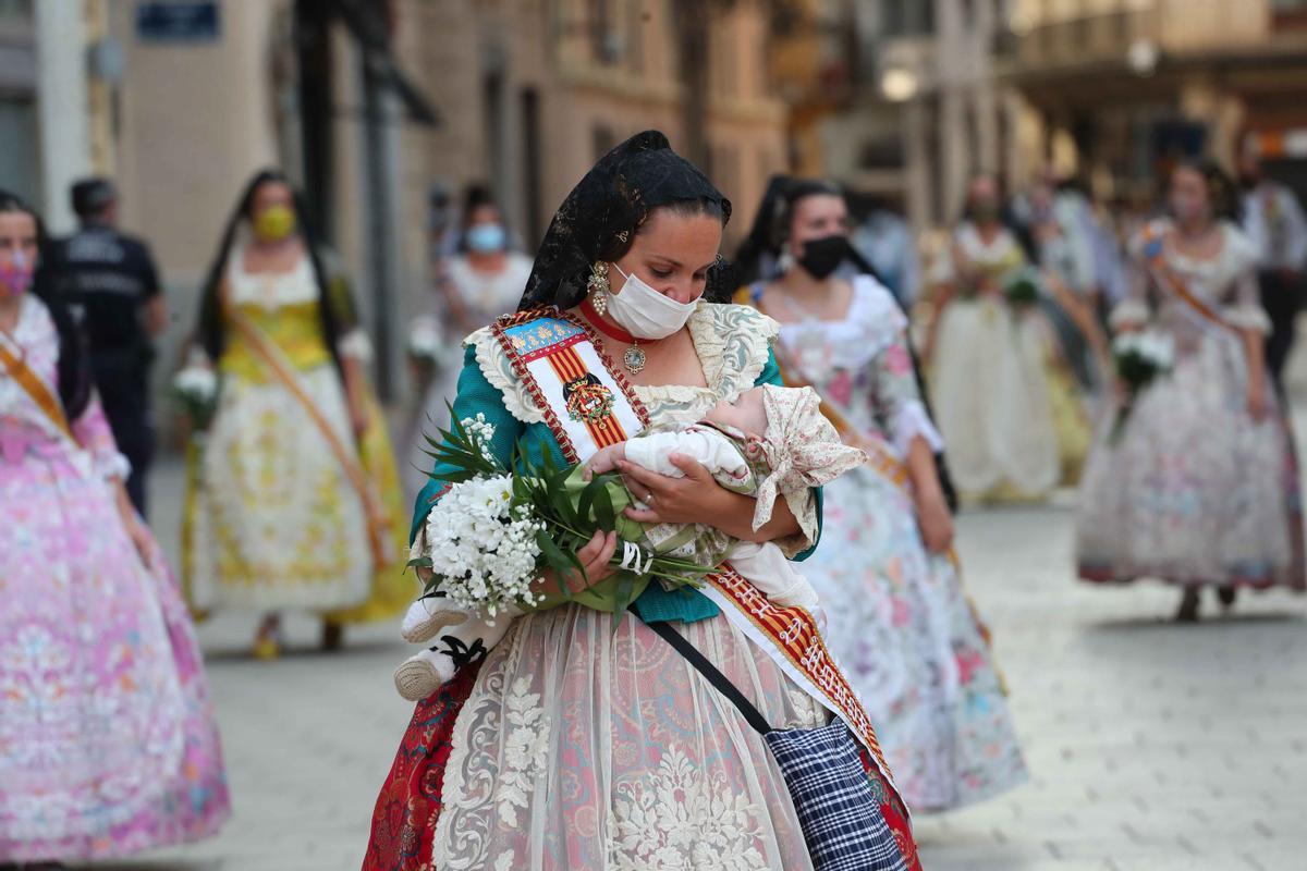 Búscate en el primer día de la ofrenda por la Calle Caballeros de las 20:00 a las 21:00