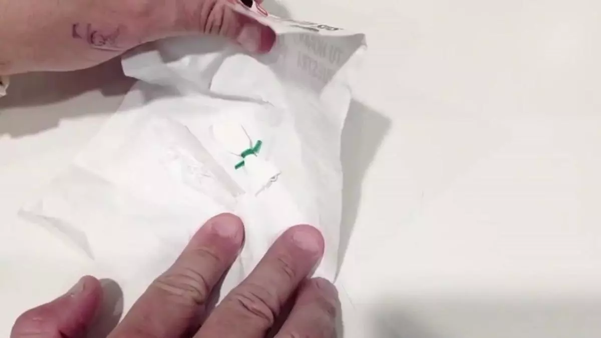 Nuevo método para 'pasar' cocaína en Barcelona: esconderla en un folleto publicitario