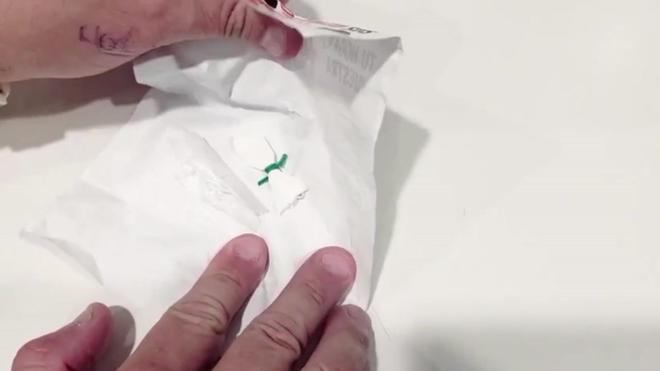 Nuevo método para 'pasar' cocaína en Barcelona: esconderla en un folleto publicitario