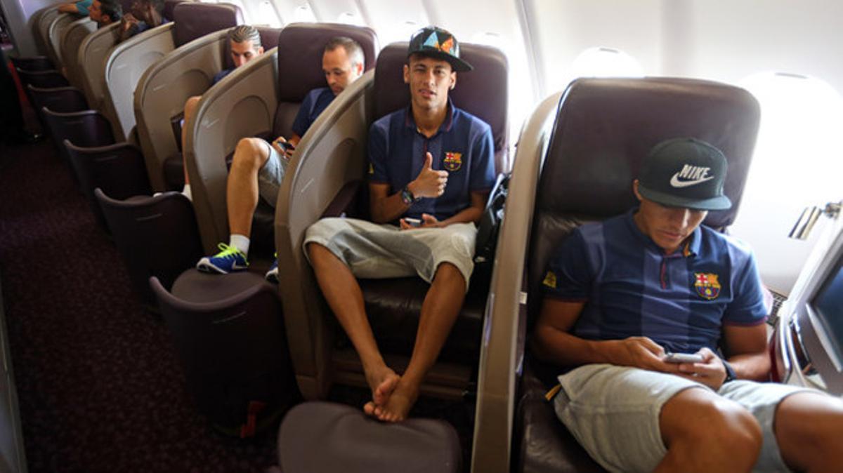Alexis, Neymar, Iniesta i Pinto, a l’avió rumb a Israel. Alexis, Neymar, Iniesta i Pinto, a l’avió rumb a Israel.