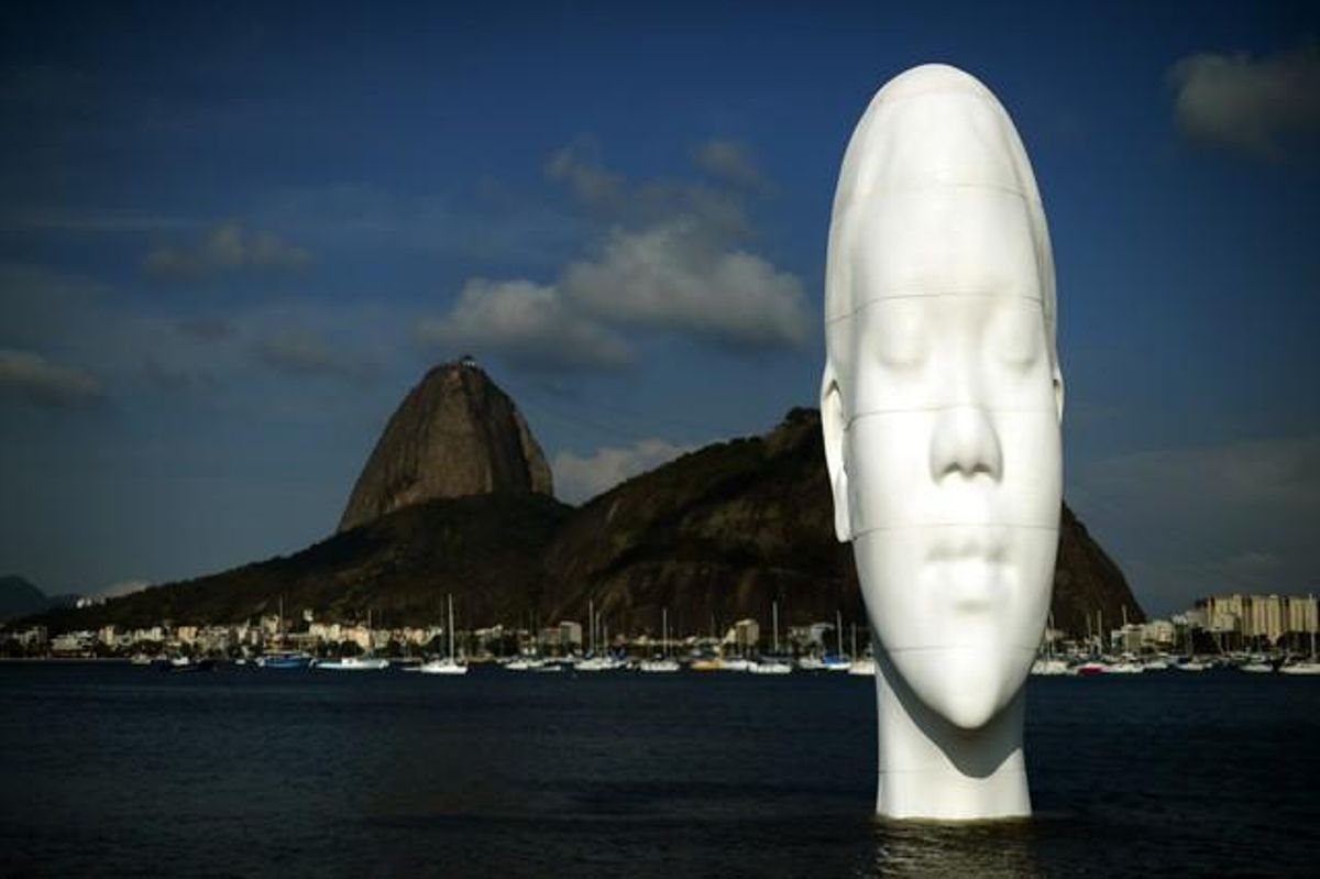 Una escultura de Jaume Plensa situada a la platja Botafogo, a Rio de Janeiro.
