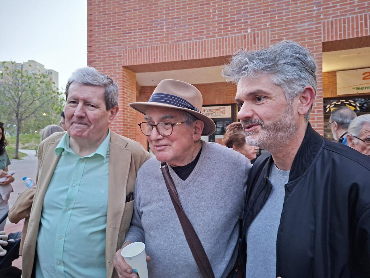 Varios artistas y críticos de arte acompañaron al pintor zamorano. De izquierda a derecha, Juan Manuel Bonet, José María Mezquita y Eduardo Alonso.