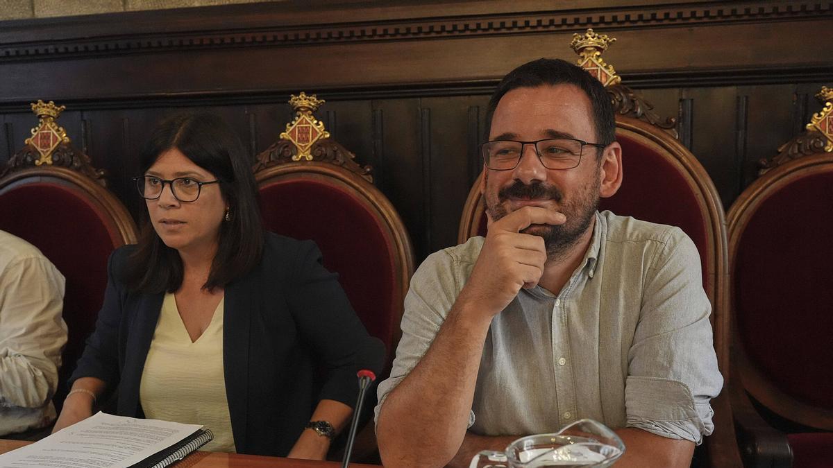 Gemma Geis i Lluc Salellas en el ple municipal d'ahir