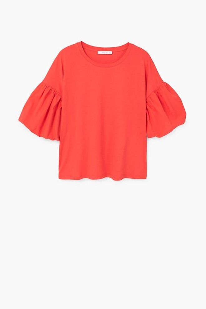 'Shopping' rojo: La camiseta con manga abullonada