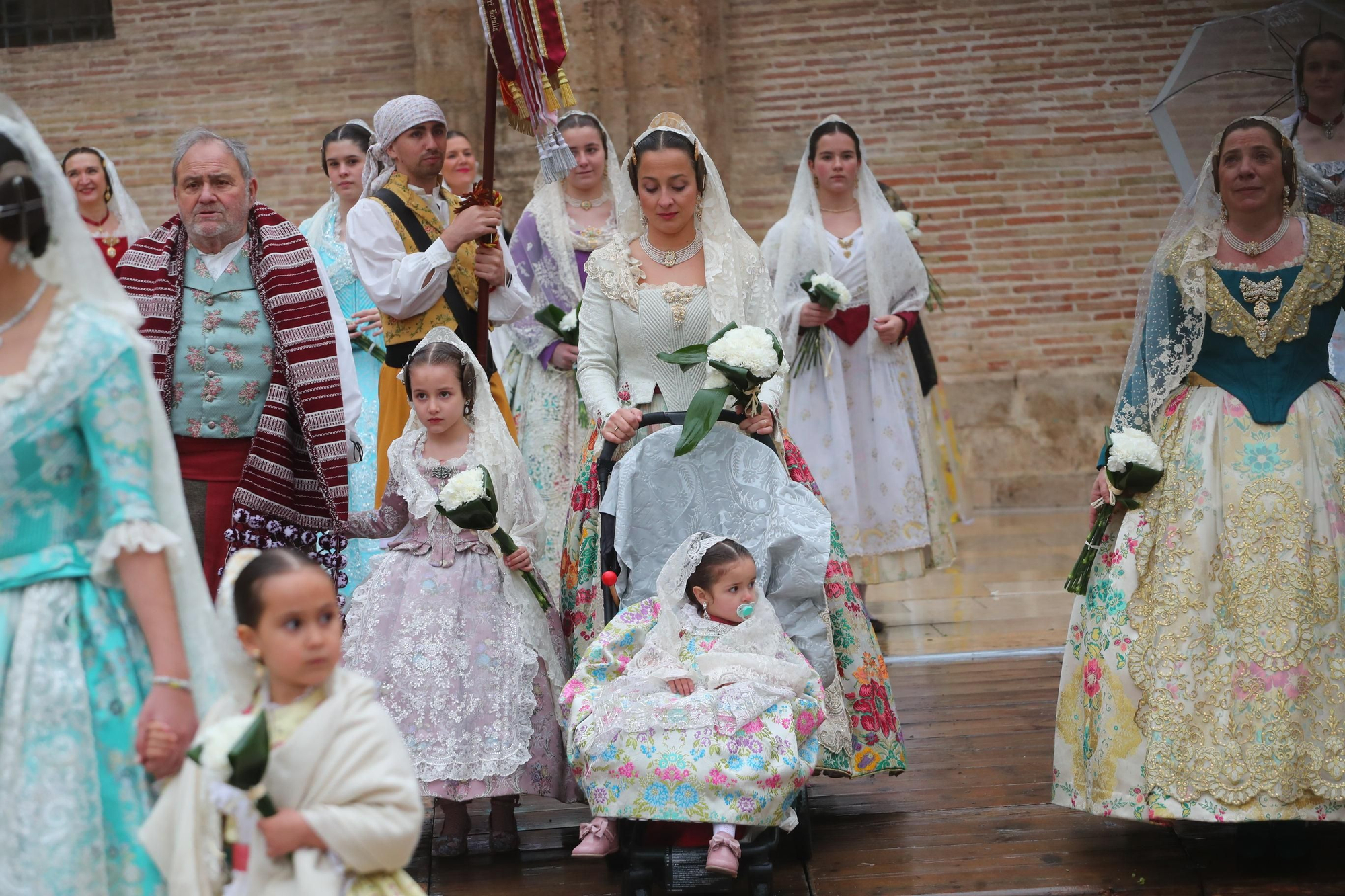 Búscate en el primer día de ofrenda por la calle de la Paz (entre las 15:30 a las 17:00 horas)