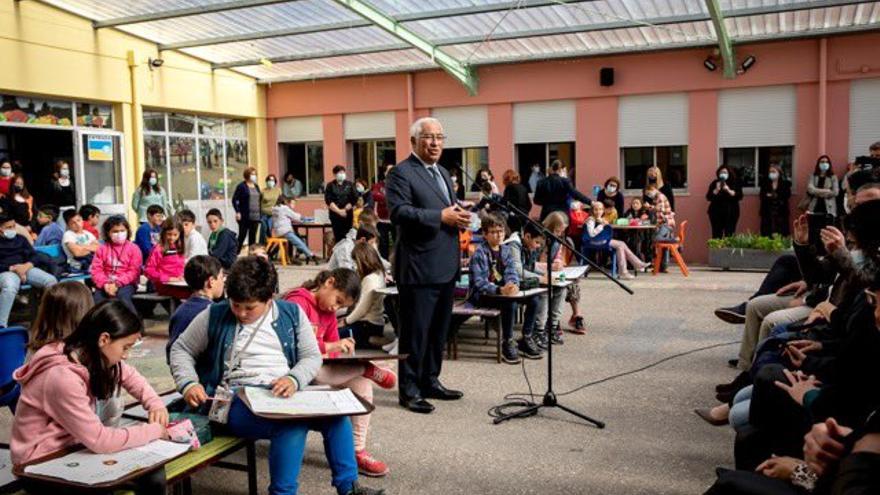 Miles de niños de Europa, África y América leen a Saramago por su centenario