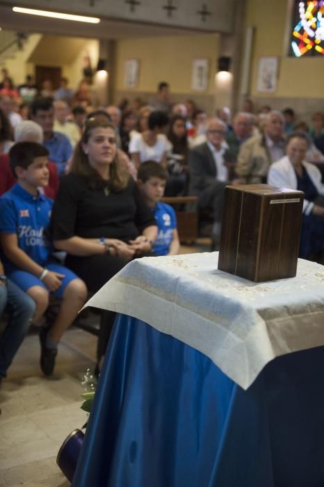 Funeral del cofrade de los estudiantes en la iglesia de San Javier