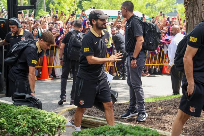 Los jugadores del FC Barcelona llegan a Nueva Jersey, en imágenes.