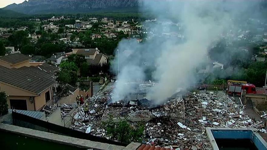 Una fuerte explosión derrumba una vivienda unifamiliar en Barcelona