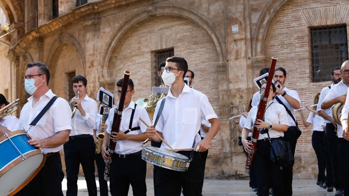 Búscate en el segundo día de Ofrenda por las calles del Mar y Avellanas entre las 9:00 y 10:00 horas