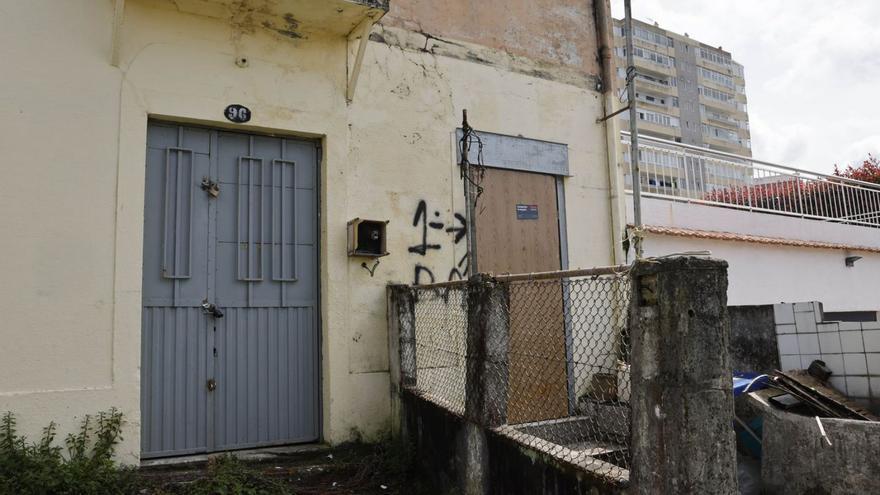 Inmueble sin uso y semiabandonado en el barrio de O Calvario.