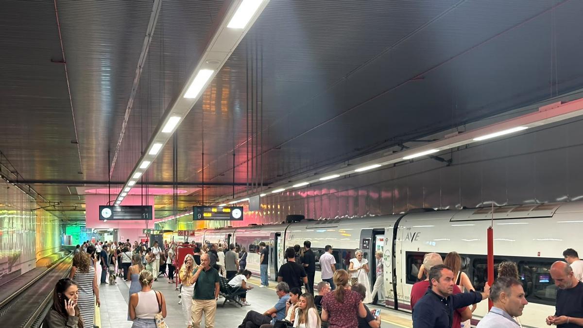 una «incidencia técnica» obliga a los pasajeros a continuar el viaje en bus