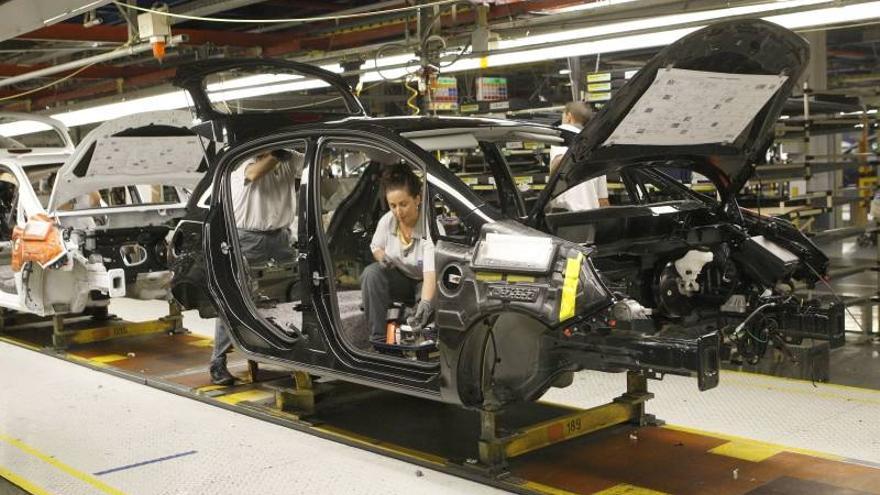 Opel fabricará más de 400.000 coches en el 2015 y recuperará mil empleos