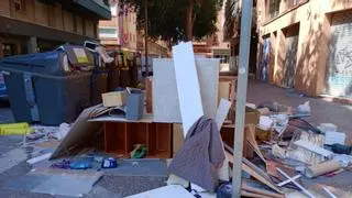 Girona busca els autors d’un abocament massiu al carrer de la Maçana