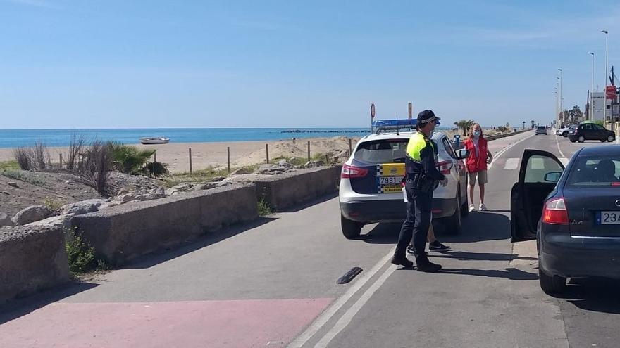 Ocho menores interceptados por vandalismo en la playa de Almassora
