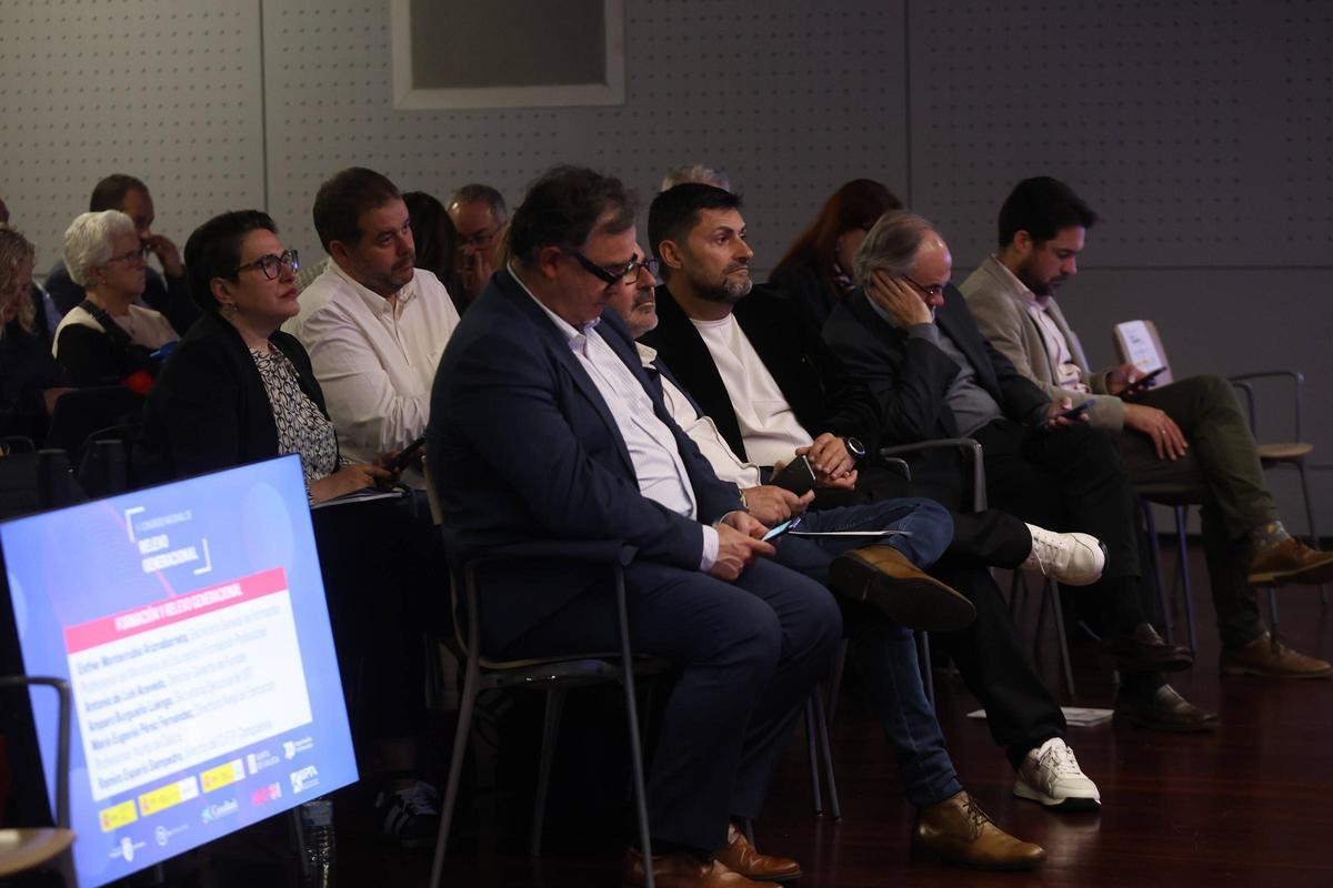 Diferentes agentes sociales participan en el congreso.