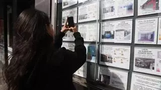 La odisea que viven los jóvenes a la hora de alquilar piso en Zaragoza: "Si son muy baratos, lo que te ofrecen son agujeros"