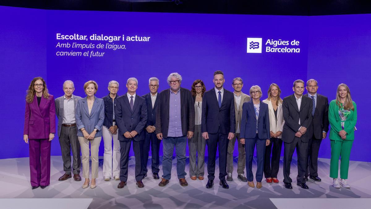 Belén García, vicepresidenta del Área del Ciclo del Agua y Análisis de Políticas Metropolitanas del AMB y alcaldesa de Sant Joan Despí; Ignacio Escudero, director general de Aigües de Barcelona; Antonio Balmón, vicepresidente ejecutivo del AMB y alcalde de Cornellà de Llobregat; Felipe Campos, consejero delegado de Aigües de Barcelona y Concha Zorrilla, directora general de Transición Hídrica de la Generalitat de Cataluña, entre otros participantes al acto. Belén García, vicepresidenta del Área del Ciclo del Agua y Análisis de Políticas Metropolitanas del AMB y alcaldesa de Sant Joan Despí; Ignacio Escudero, director general de Aigües de Barcelona; Antonio Balmón, vicepresidente ejecutivo del AMB y alcalde de Cornellà de Llobregat; Felipe Campos, consejero delegado de Aigües de Barcelona y Concha Zorrilla, directora general de Transición Hídrica de la Generalitat de Cataluña, entre otros participantes al acto.