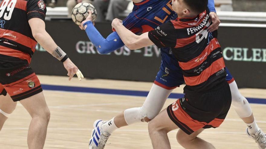 El Teucro naufraga en casa tras una segunda mitad sin acierto