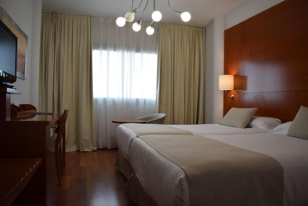 El hotel Azarbe de Murcia cambia de aspecto