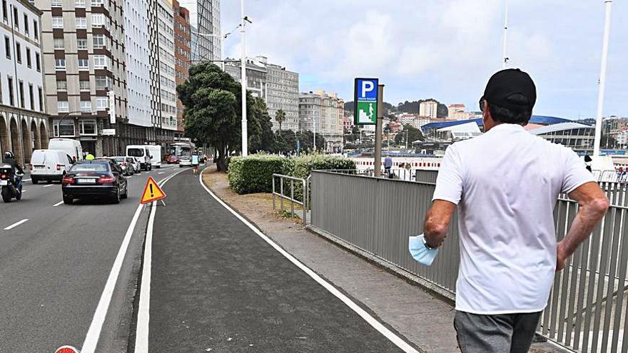 Corredor en el carril habilitado sobre las vías del tranvía